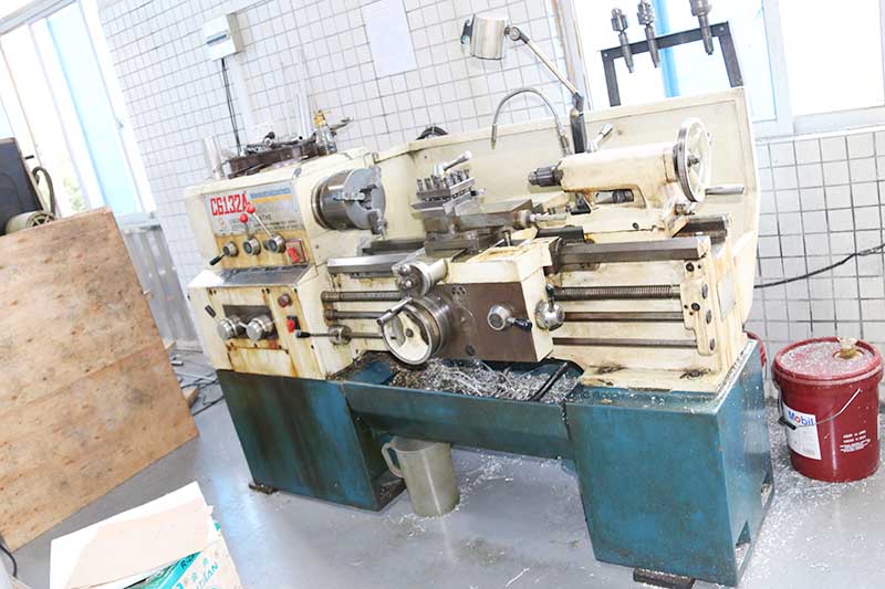 高低溫試驗(yàn)箱廠家車床